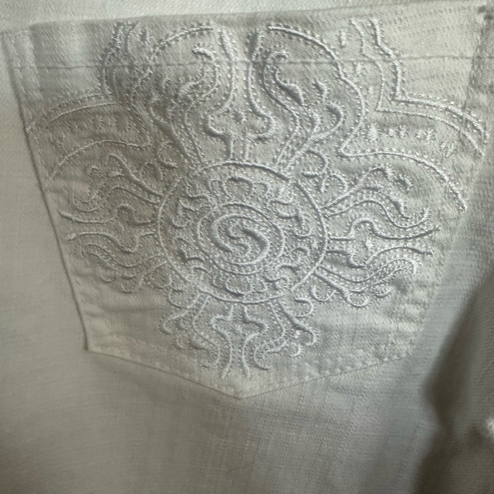 Cache NWT White Jeans with cute back pockets. Size 4 - Picture 4 of 6